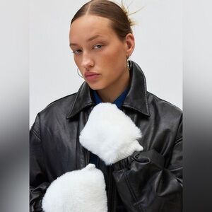 Urban Outfitters Fuzzy Faux Fur Convertible Mitten NWT